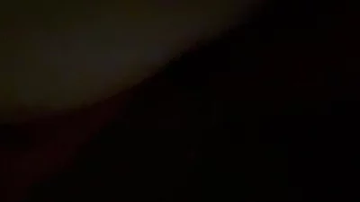 重庆花腿精神小妹 她闺蜜在洗澡 偷偷无套内射她